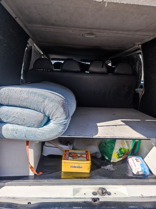 Carrinha Ford Transit ano 2000, adaptada a campervan | 7 Lugares