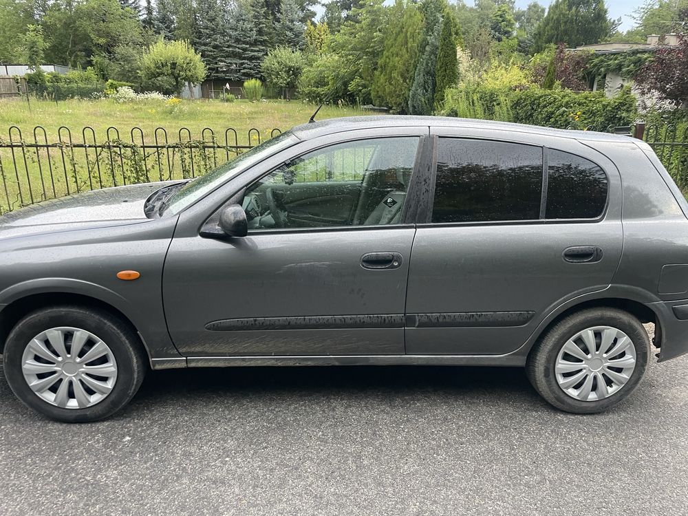 Nissan Almera n 16