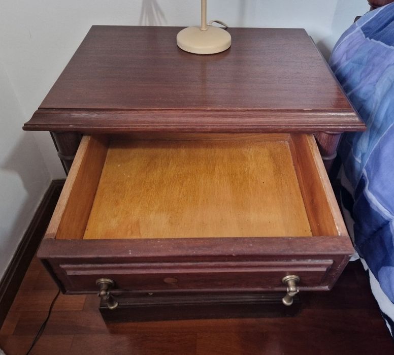 Mesinha de cabeceira