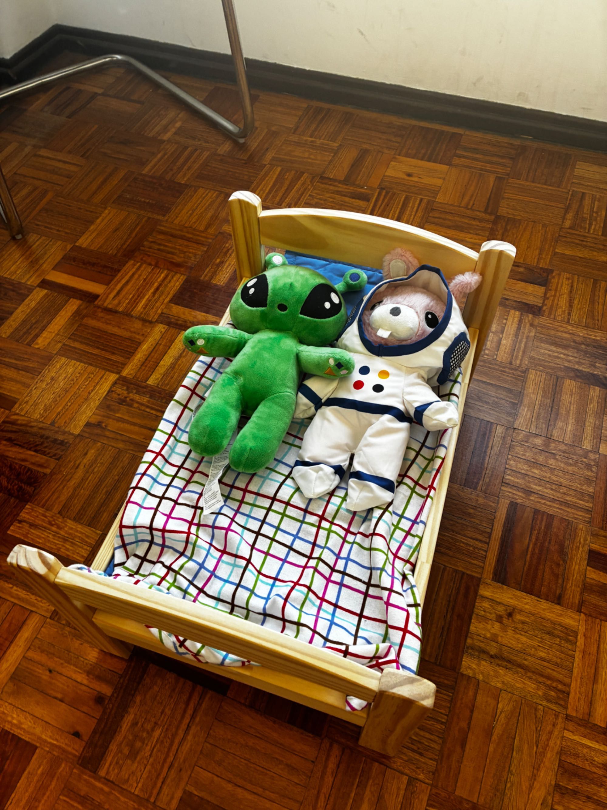 Cama menina/bonecos IKEA DUKTIG + 2 peluches AFTONSPARV – Nunca usado