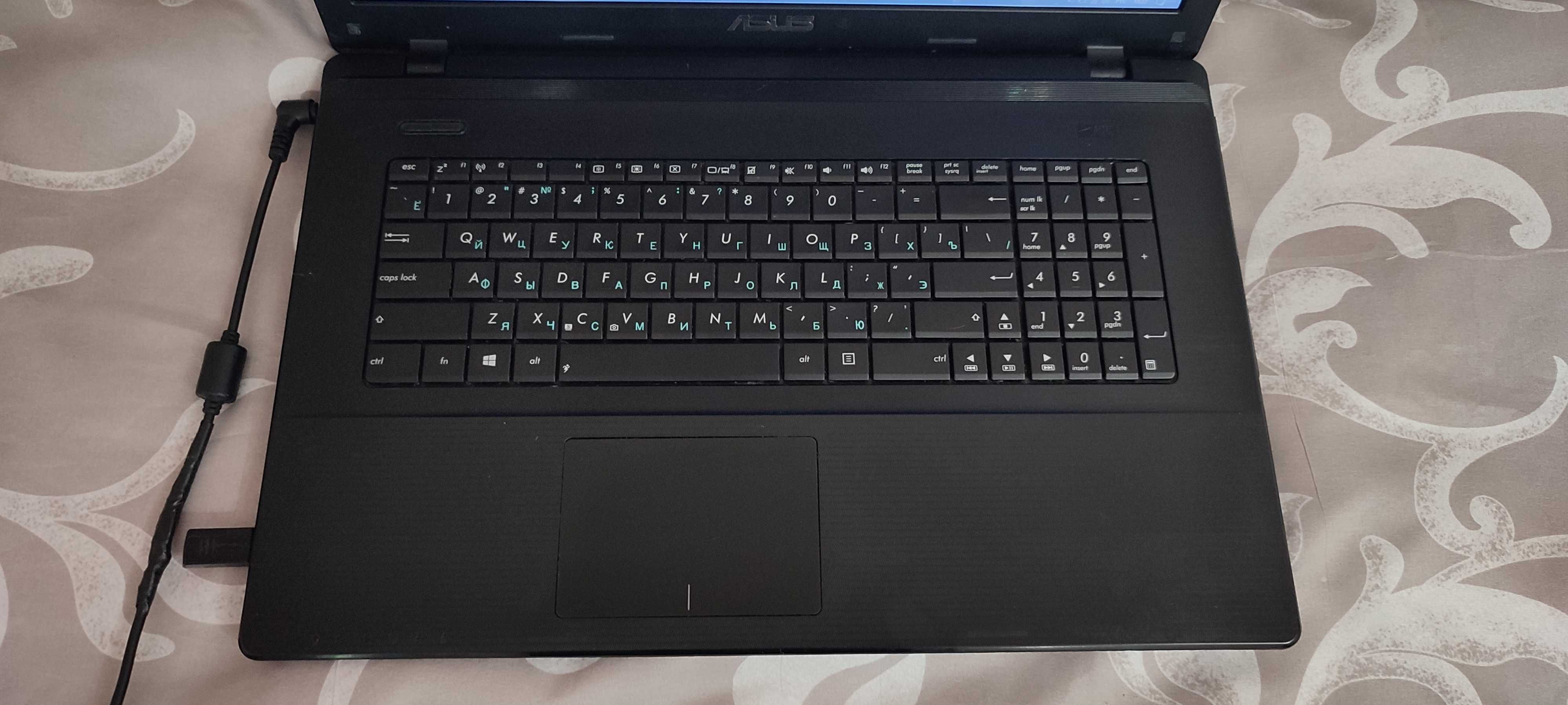 Ноутбук ASUS X75A Екран: 17.3 HD+