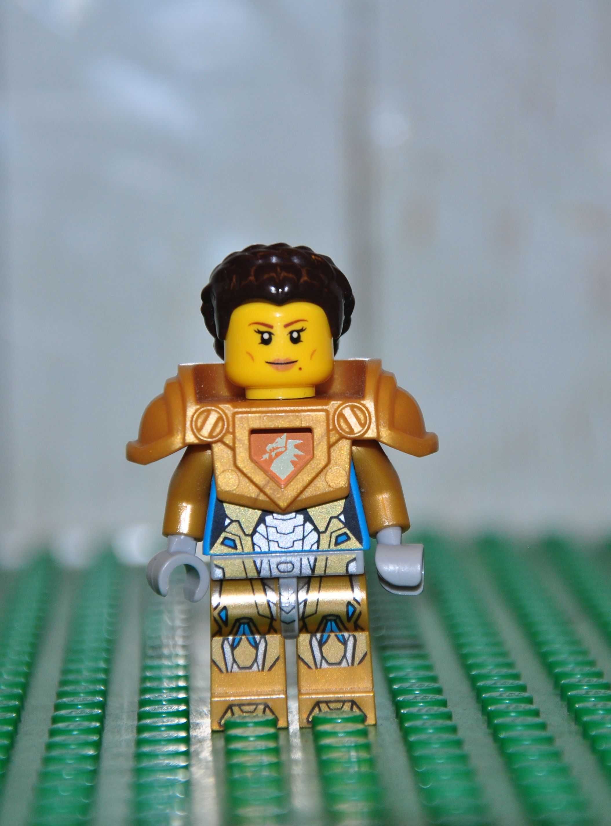 F1044. Figurka LEGO Nexo Knights - nex066 Queen Halbert