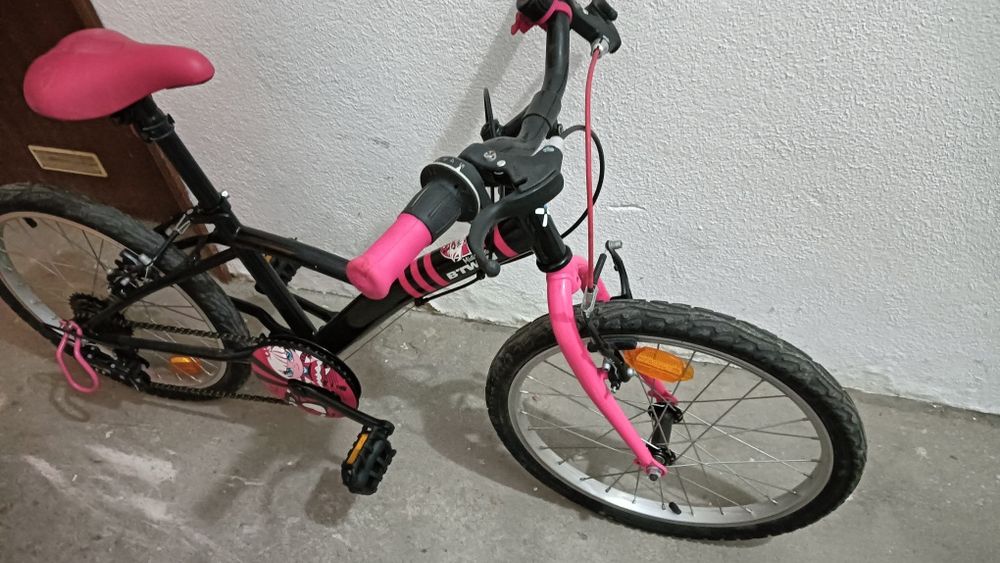 Bicicleta menina regulável em óptimo estado 55€