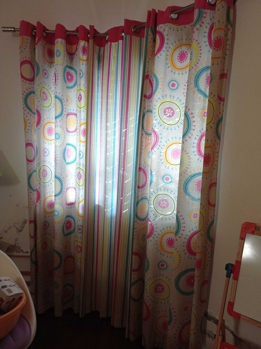 Conjunto cortinados e edredom cama solteiro