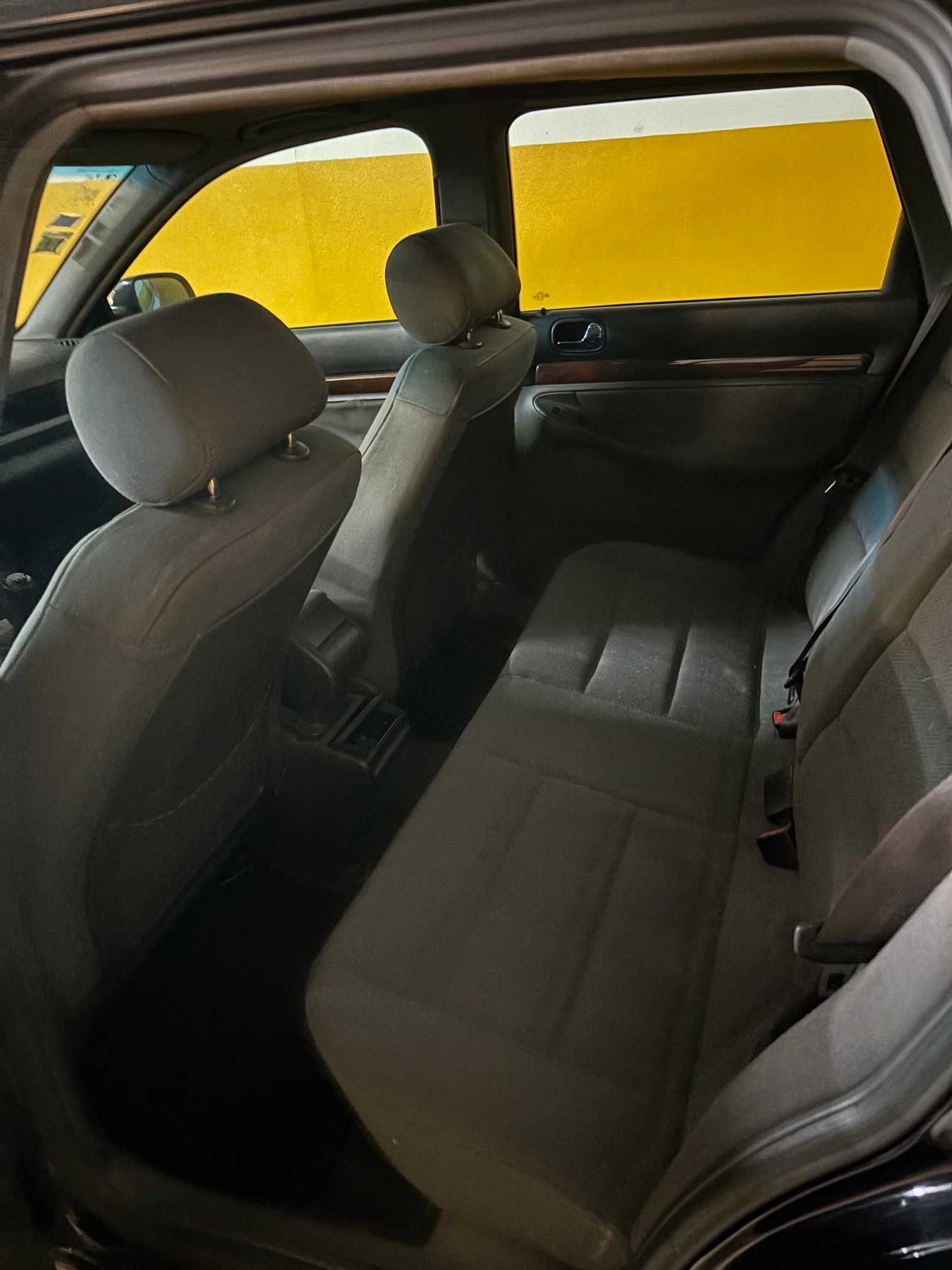 Carrinha A4 com tecto de abrir, em muito bom estado, comprada na marca