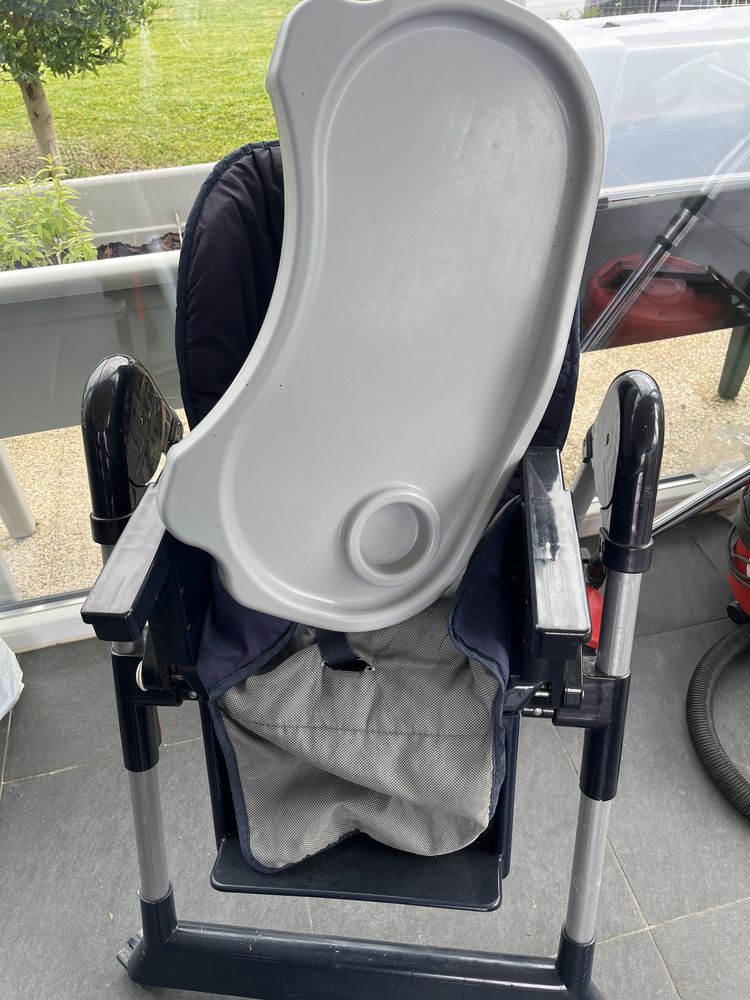 Cadeira de alimentacao de bebe