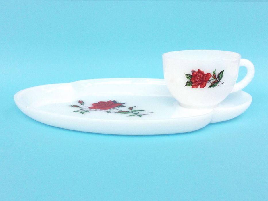 Vintage "Snack Set" | Chávena & Prato | Vidro Opaco | Padrão de Rosas