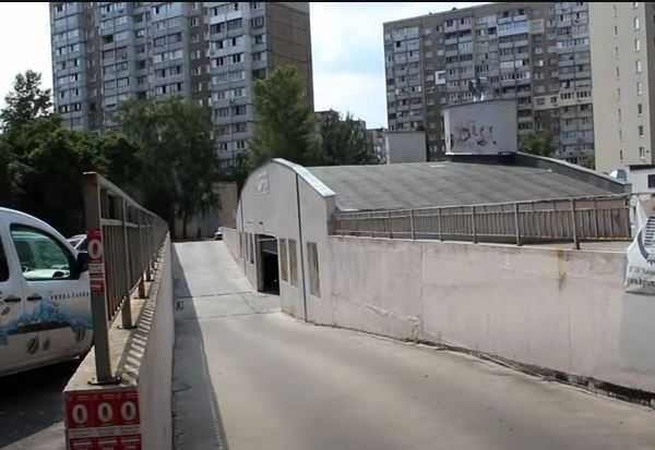Продам паркомісце  в підземному паркінгу, пр. Правди 31-а