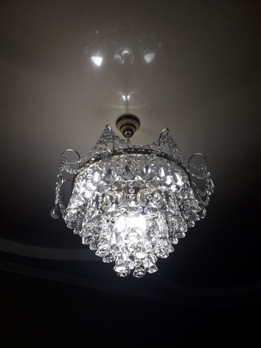 Продам хрустальную люстру