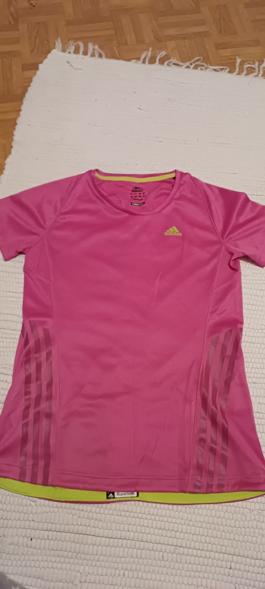 Damska bluzka sportowa Adidas Supernova.