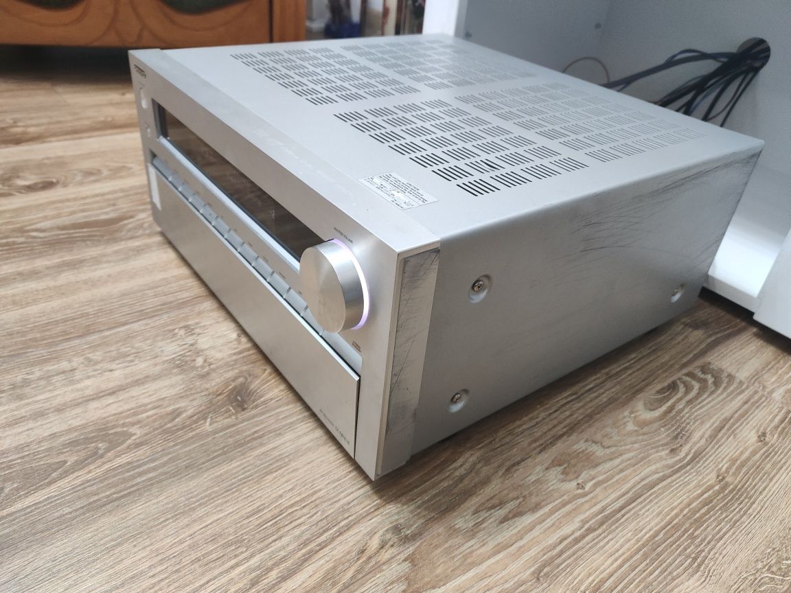 Amplituner Onkyo TX-NR818