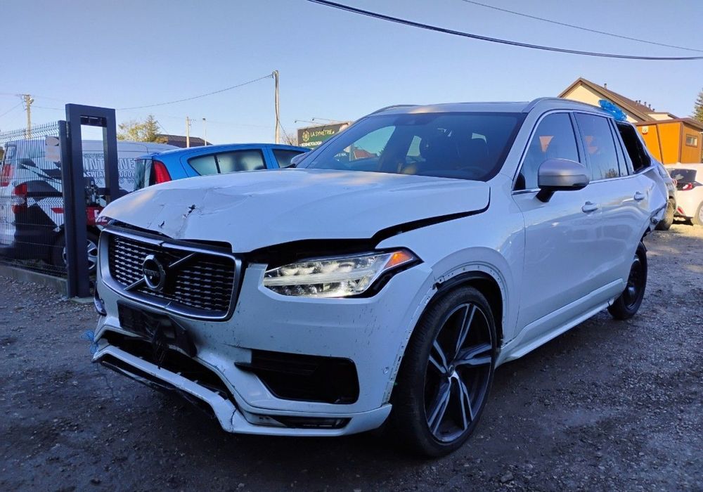 Volvo XC 90 2017r, 2.0 Benzyna 4x4. AUT. 7osób. Uszkodzony przód i tył. Jeździ.