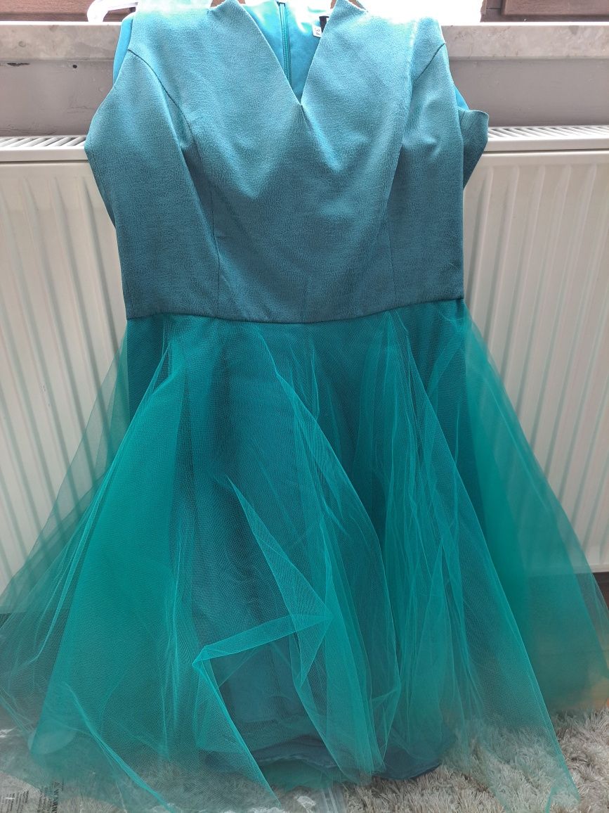 Elegancka sukienka Wilki Dwa r. 34
