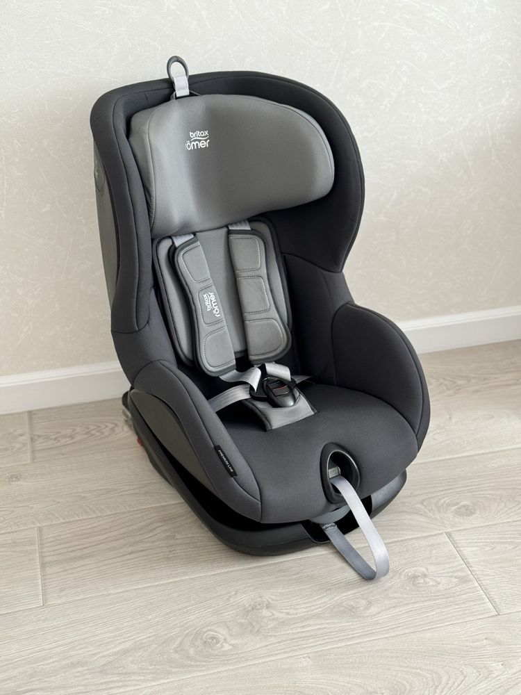 Автокрісло Britax Römer TRIFIX2 i-SIZE (Storm Grey)
