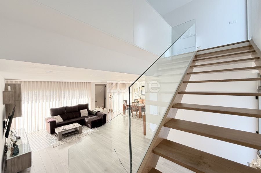 Moradia Geminada T4 no Louro