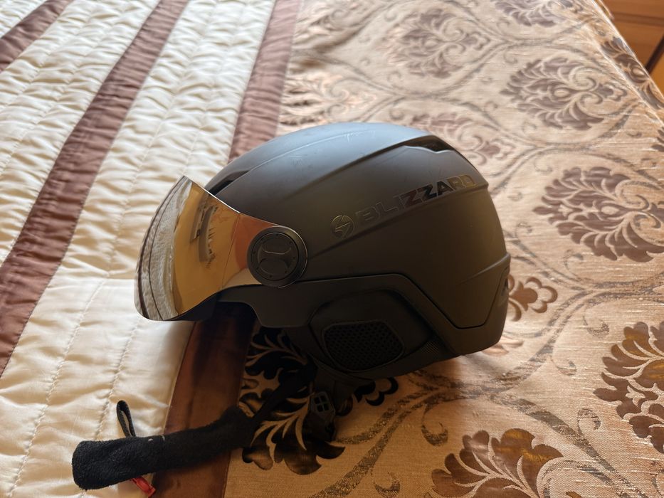 Kask narciarski zintegrowany z szybka Blizzard