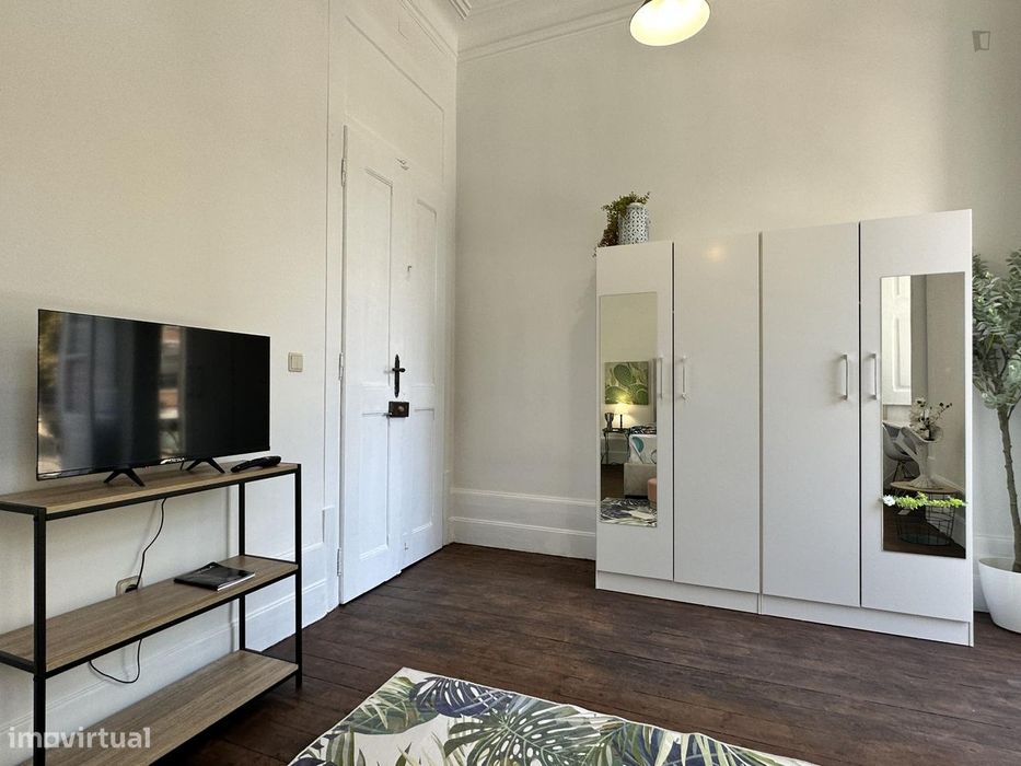 647499 - Quarto com cama de casal, com varanda...