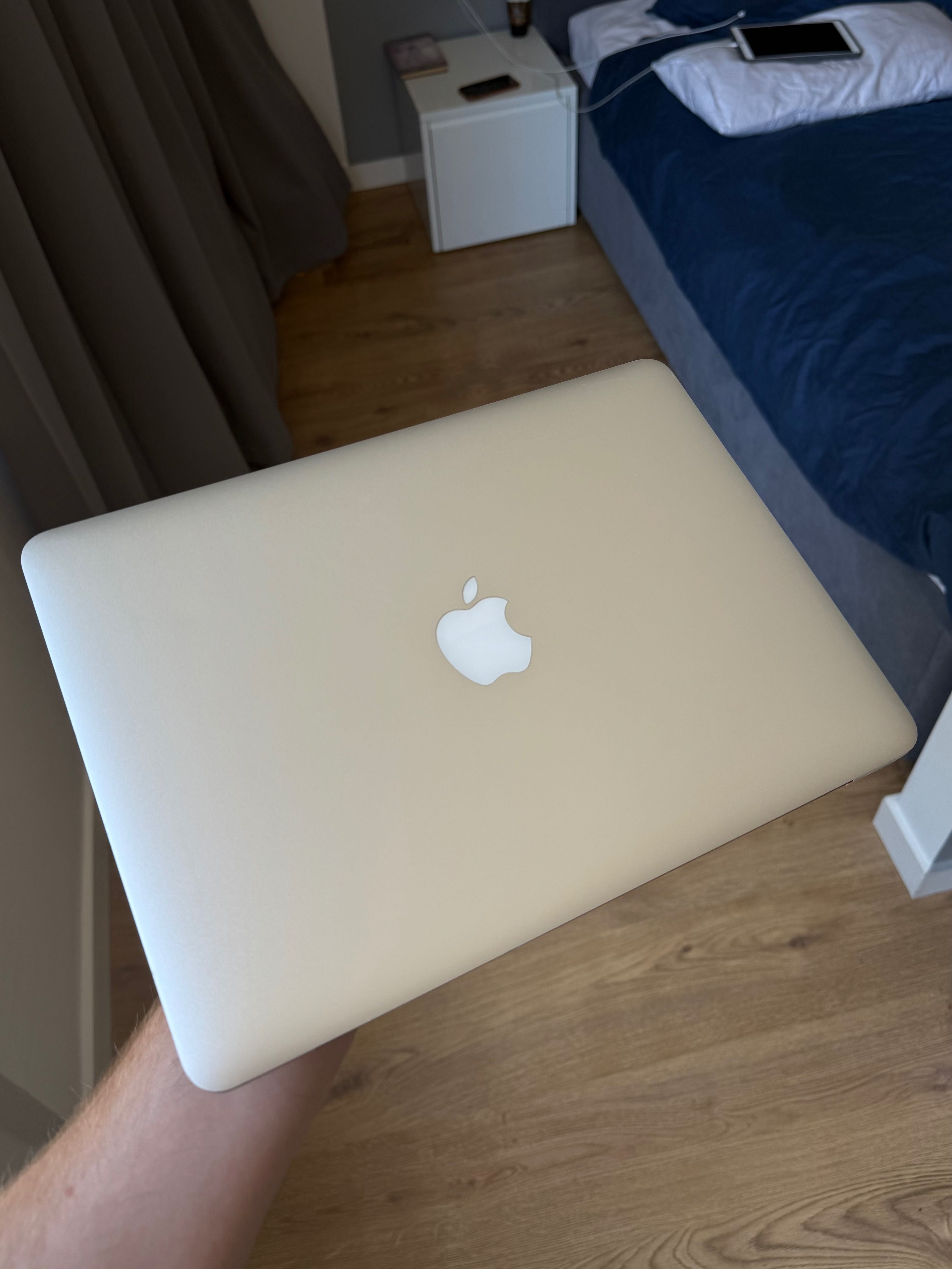 MacBook Pro (Retina, 13-calowy, początek 2015 r.)