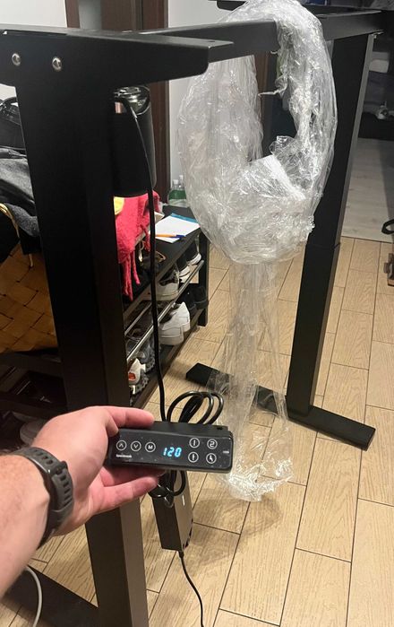 Elektryczny stelaż do biurka