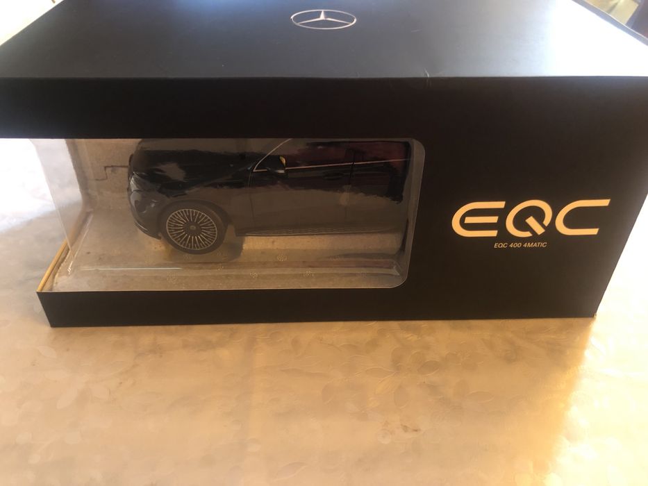 Мерседес 1/18 EQC 4MATIC модель масштабна