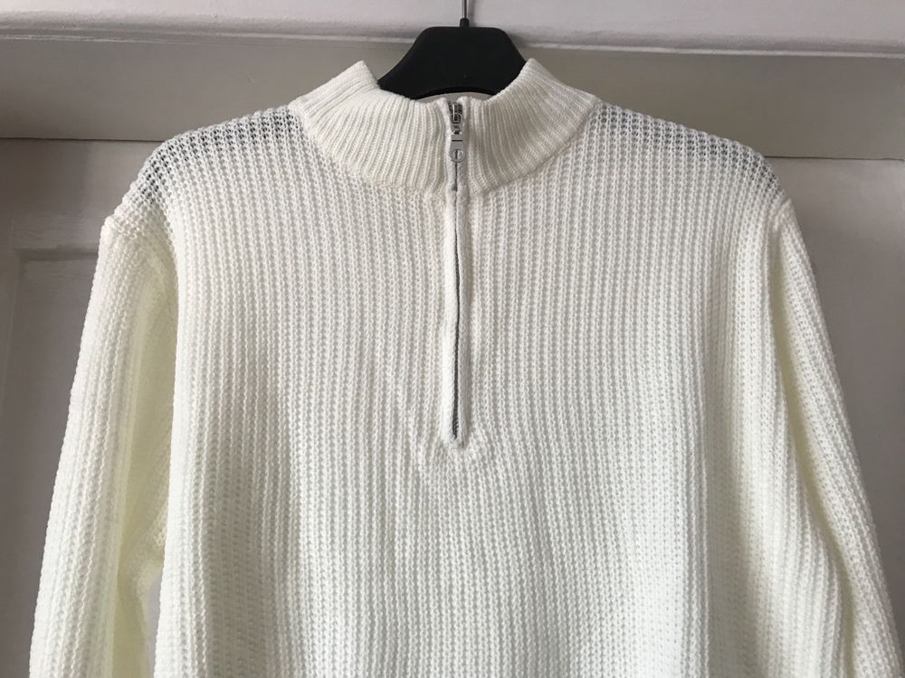 Sweter kremowy z zamkiem suwakiem M/ L nowy