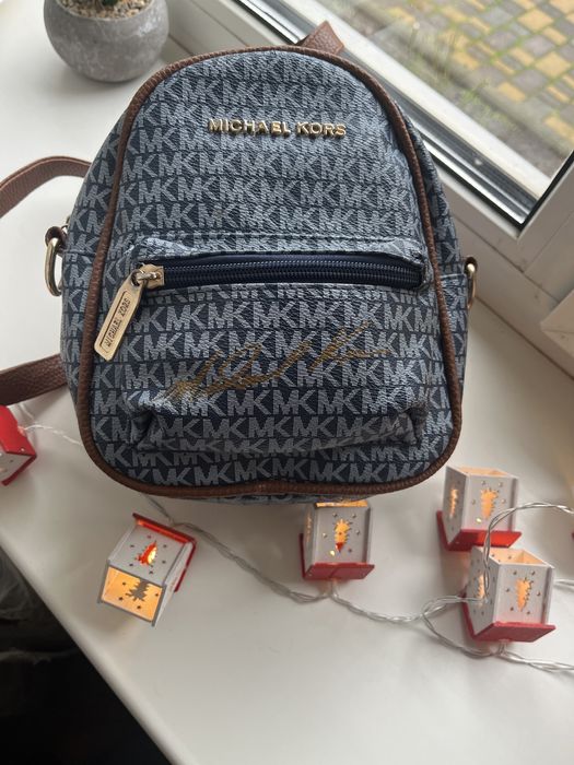 Рюкзак Michael Kors та різні сумки