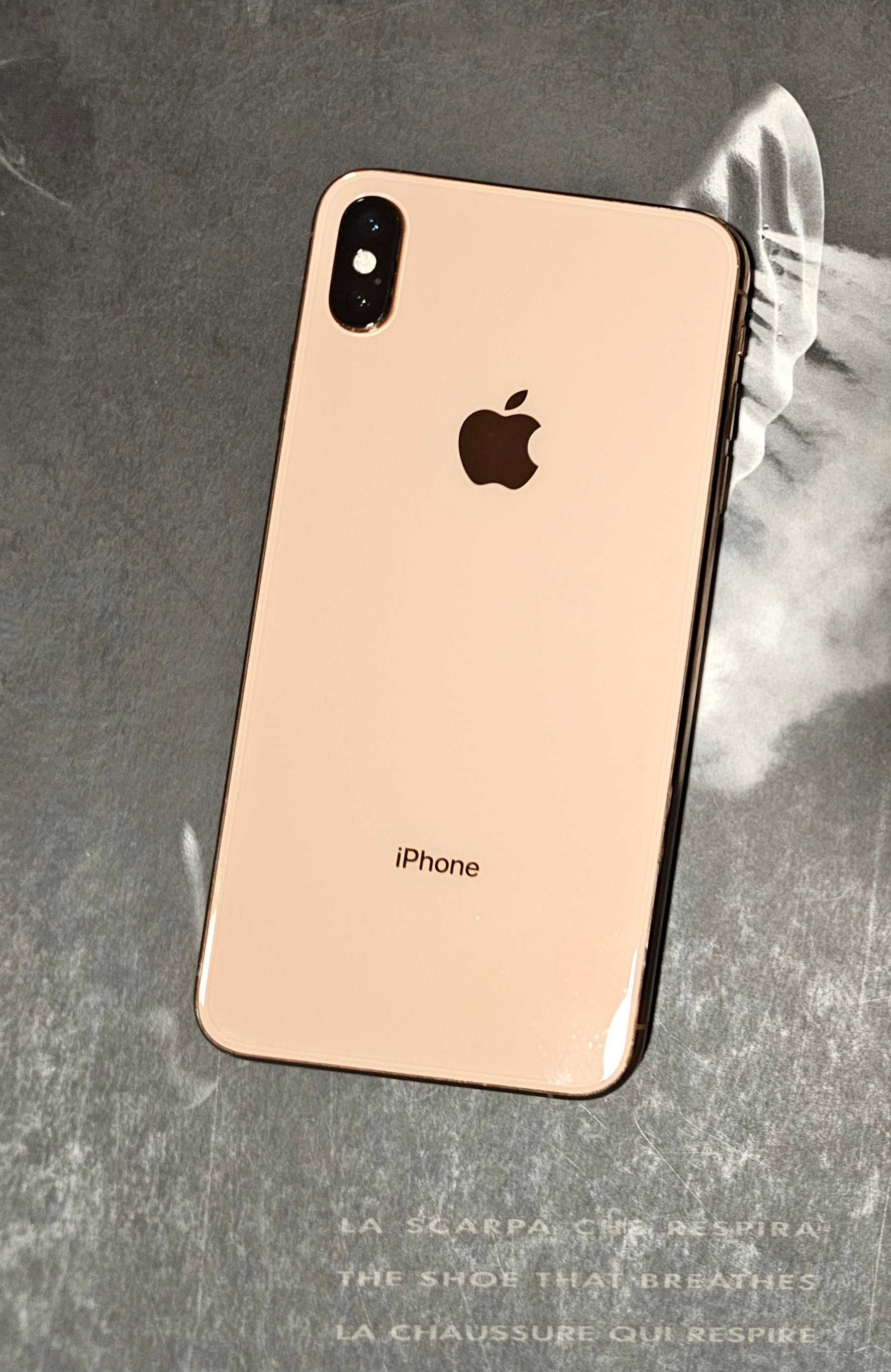 Продам очень красивый смартфон от Apple iPhone Xs MAX