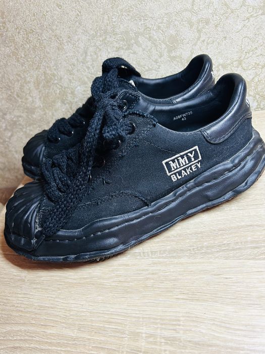 Трендовые кроссовки Maison Mihara Yasuhiro модель Blakey.