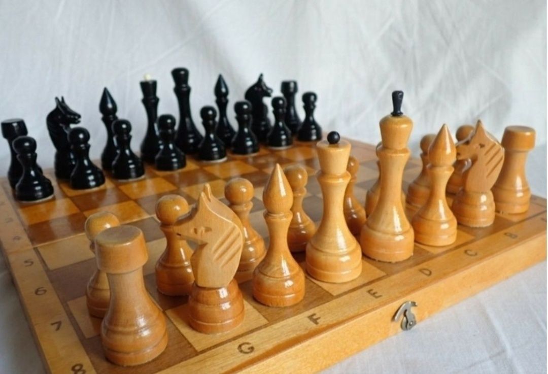 Набор игровой для детей и взрослых  шахматы. Доска 31х31 см.