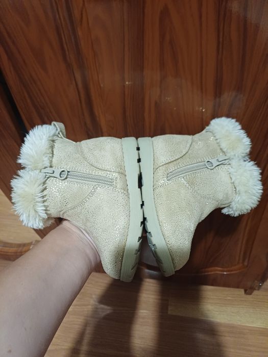 дитячі чоботи Cat & Jack, розмір 6.