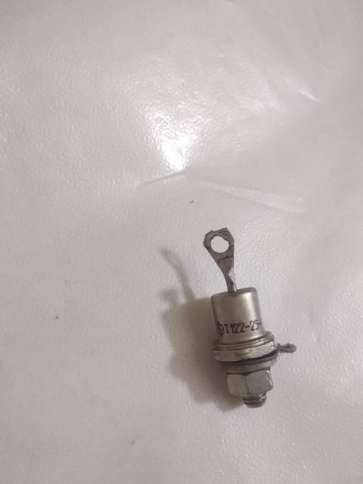 Тиристор і діоди:КУ208Г; Т122-25;діод KY710Tesla з кріпленням і клемою