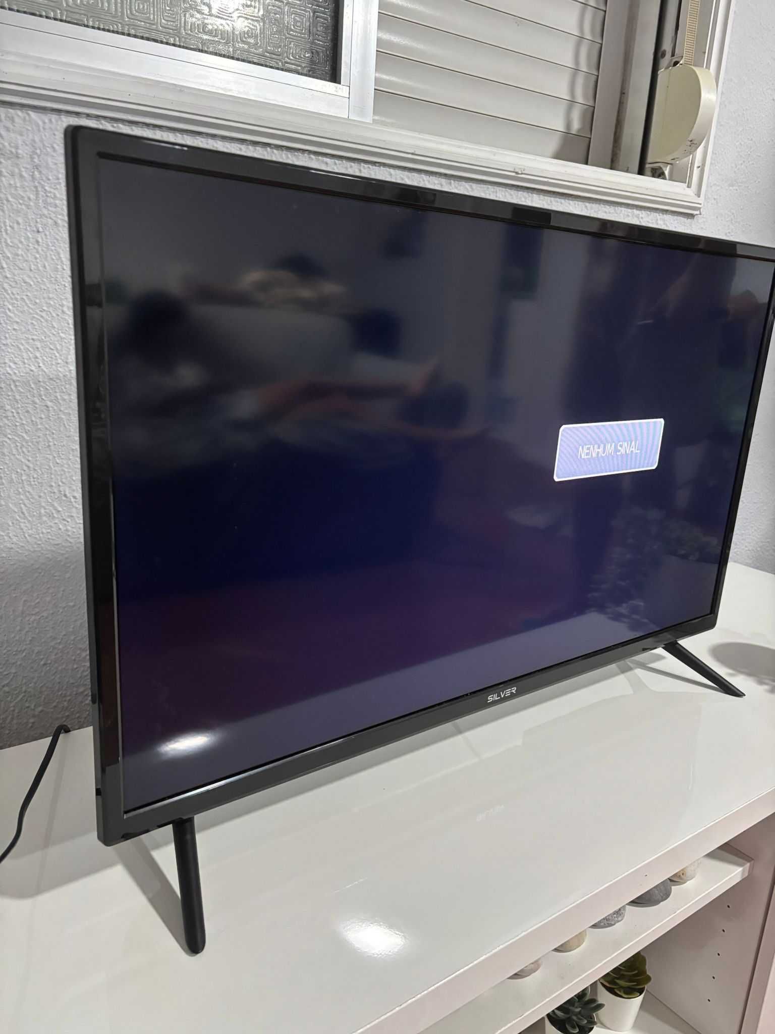 TV 32" Silver Como nova