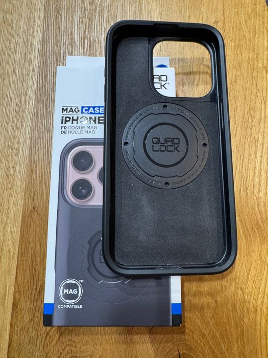 Etui Quad Lock MAG do iPhone 15 PRO czarne
