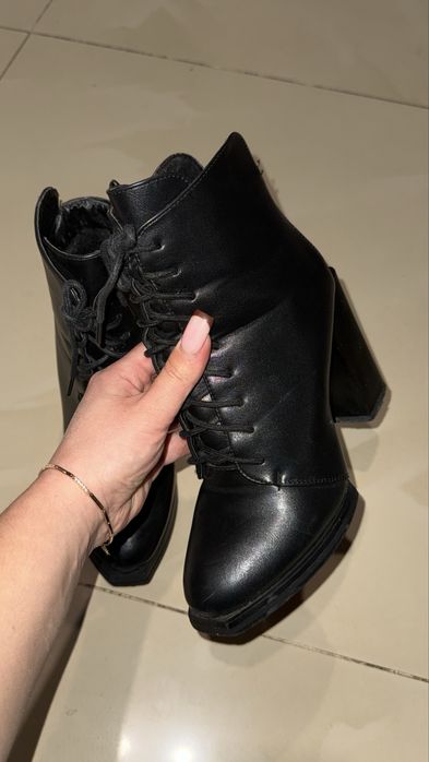 Зимові чобітки на каблуку