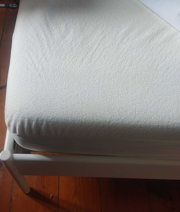 Cama de Casal IKEA 140x200 cm + Colchão e Estrado