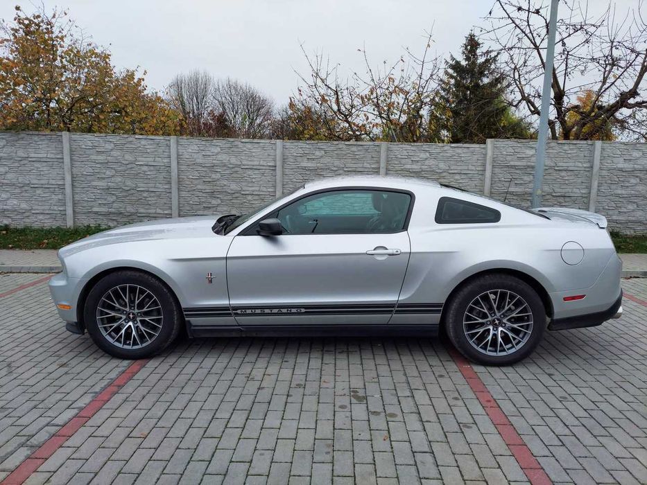 Mustang V-generacja 3.7 benzyna 304 KM bezwypadkowy