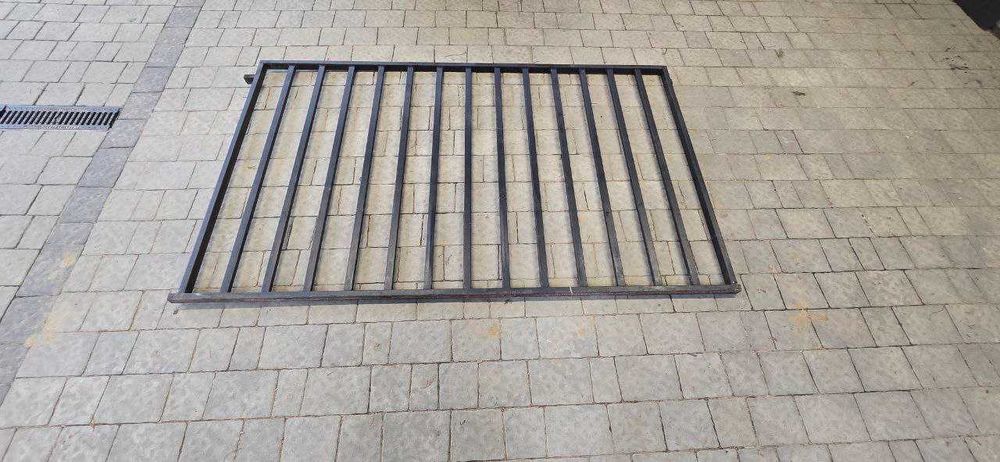 Секції металевої огорожі