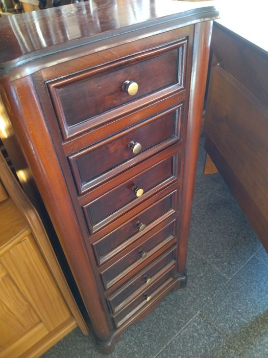 Camiseiro  como novo