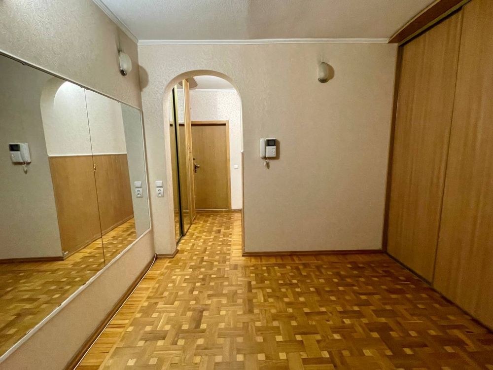 Продам 3 комнатную квартиру , метро Киевская