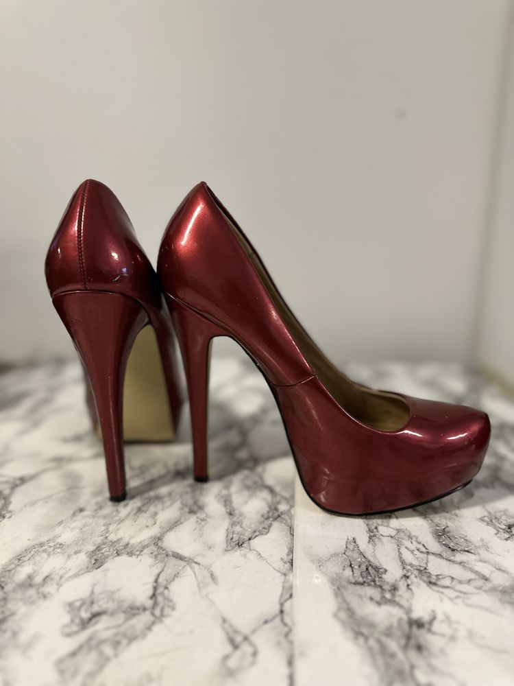 Sapato alto vermelho tamanho 38