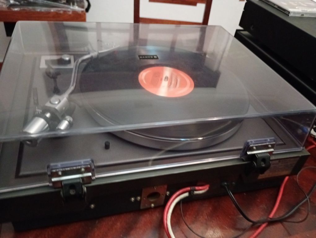 Gira discos Sanyo TP 626