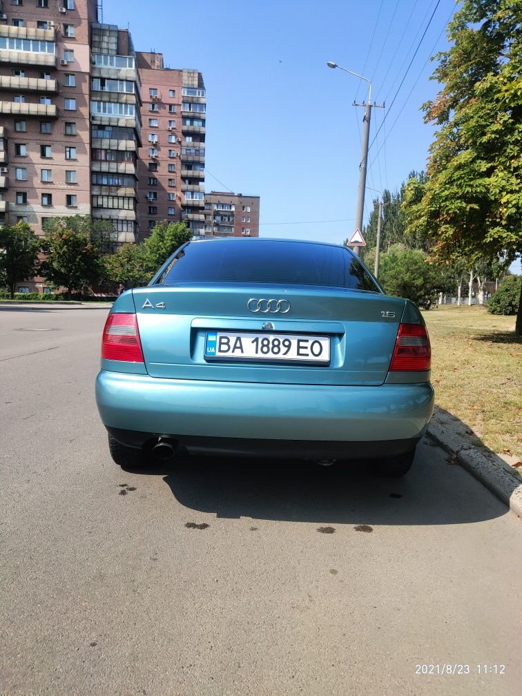 Audi A4 1.6 бензин.