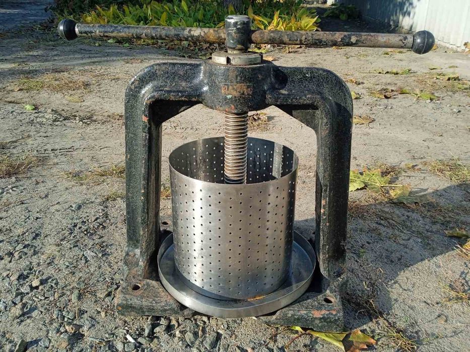 Хозяйственнй прес для отжима сока 6 л СССР