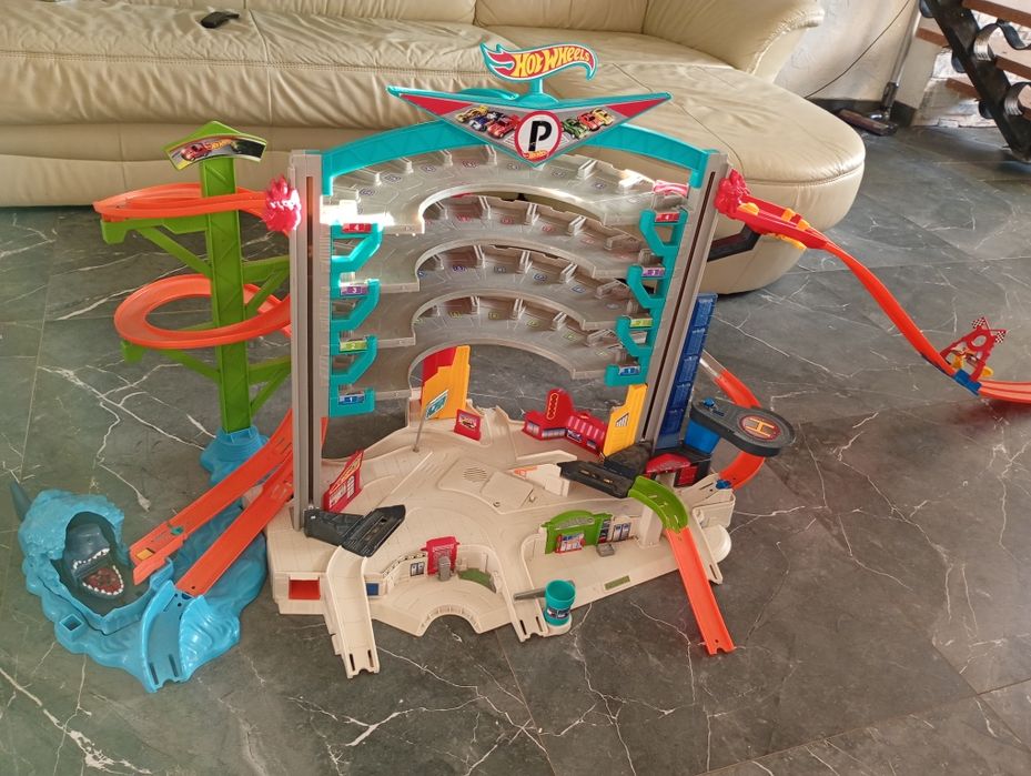 Іграшка,паркінг Hot Wheels