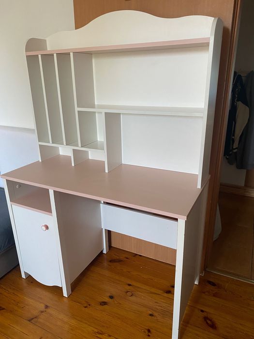 Solidne urocze biurko z nadstawką