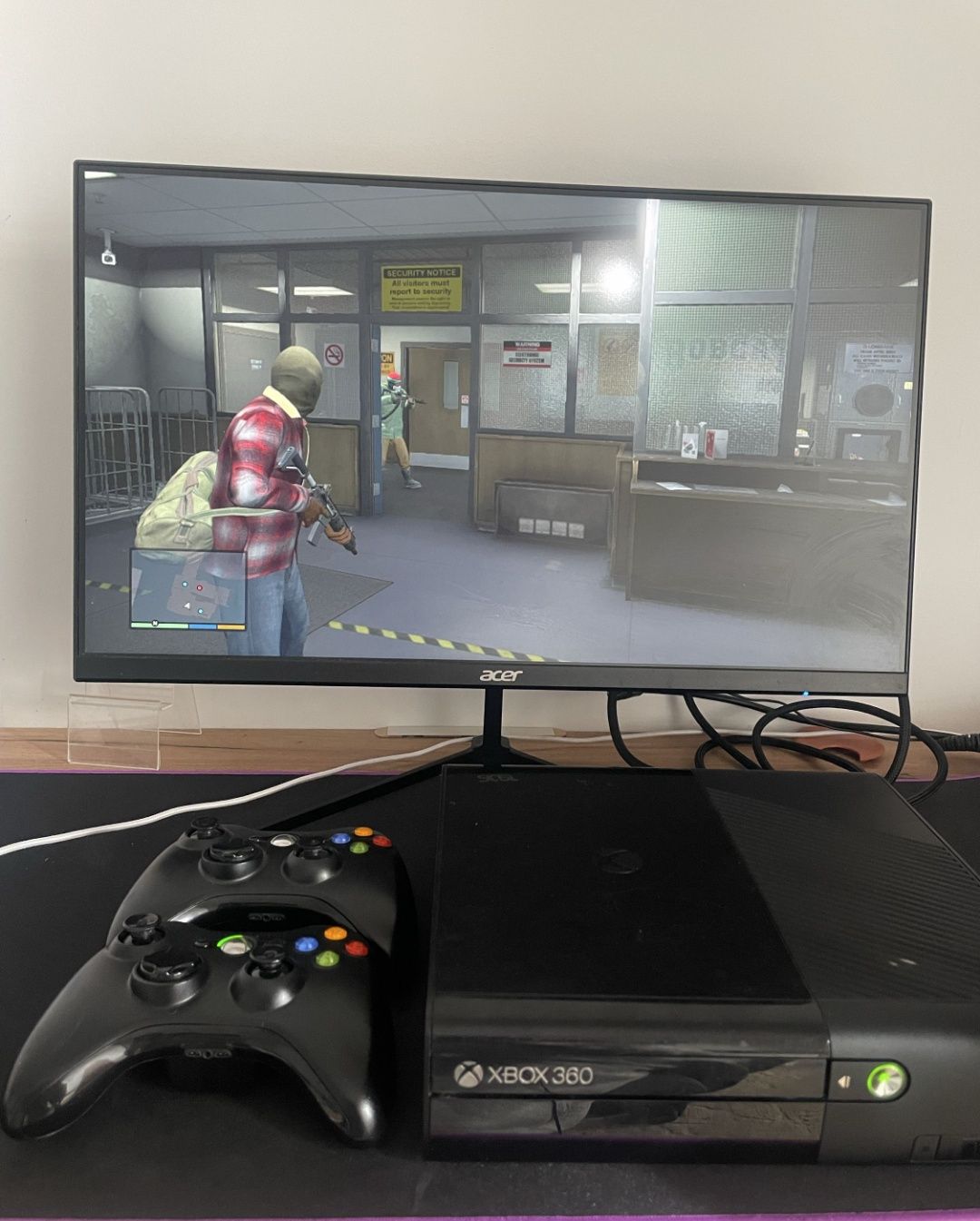 Продам X box 360 e 1 tb (freeboot)+kinnect+2 джойстика
