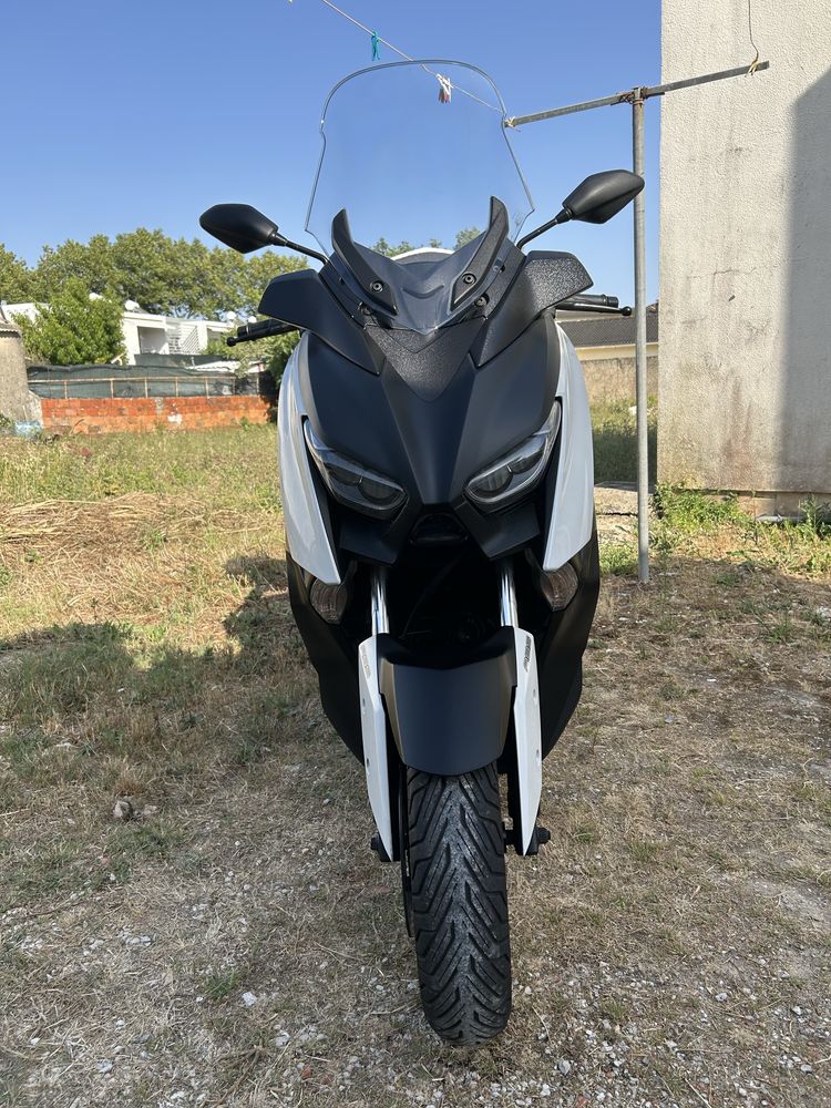 X max 300 como nova