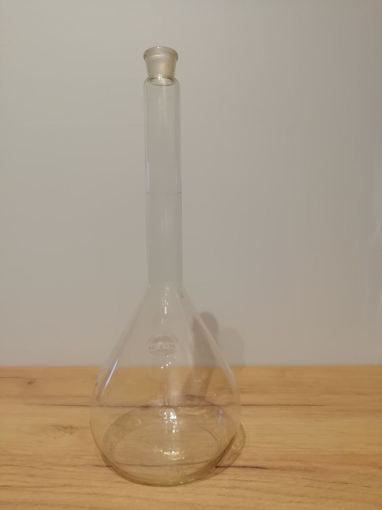 Laboratoryjna kolba miarowa o pojemności 500 ml, 0,5 litra z korkiem