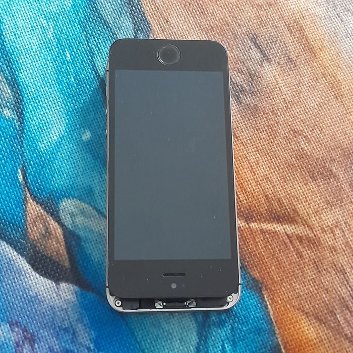 iPhone SE model A1723 na części