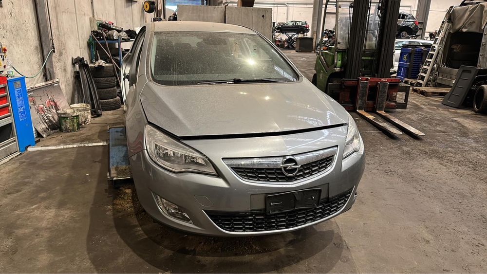 Розборка Opel Astra j опель Астра J 1.7 cdti denso запчастини шрот